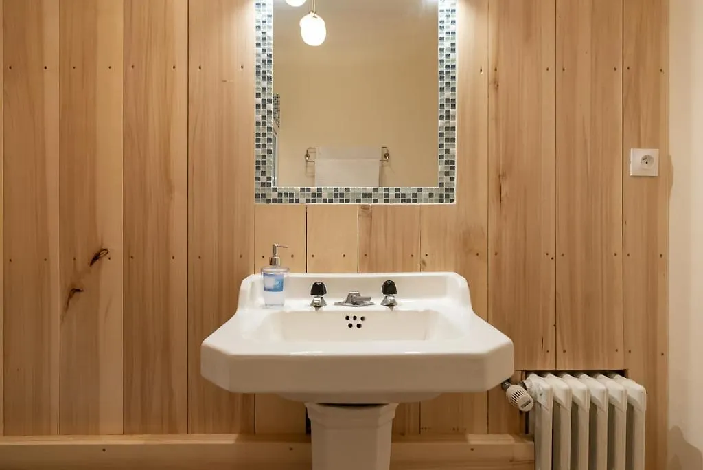 Apartment Gites De La Souliere Aubin  Frankreich