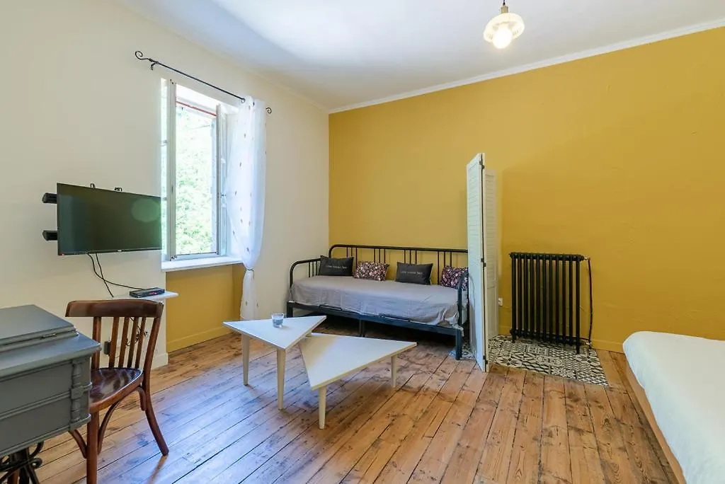 Apartment Gites De La Souliere Aubin  Frankreich